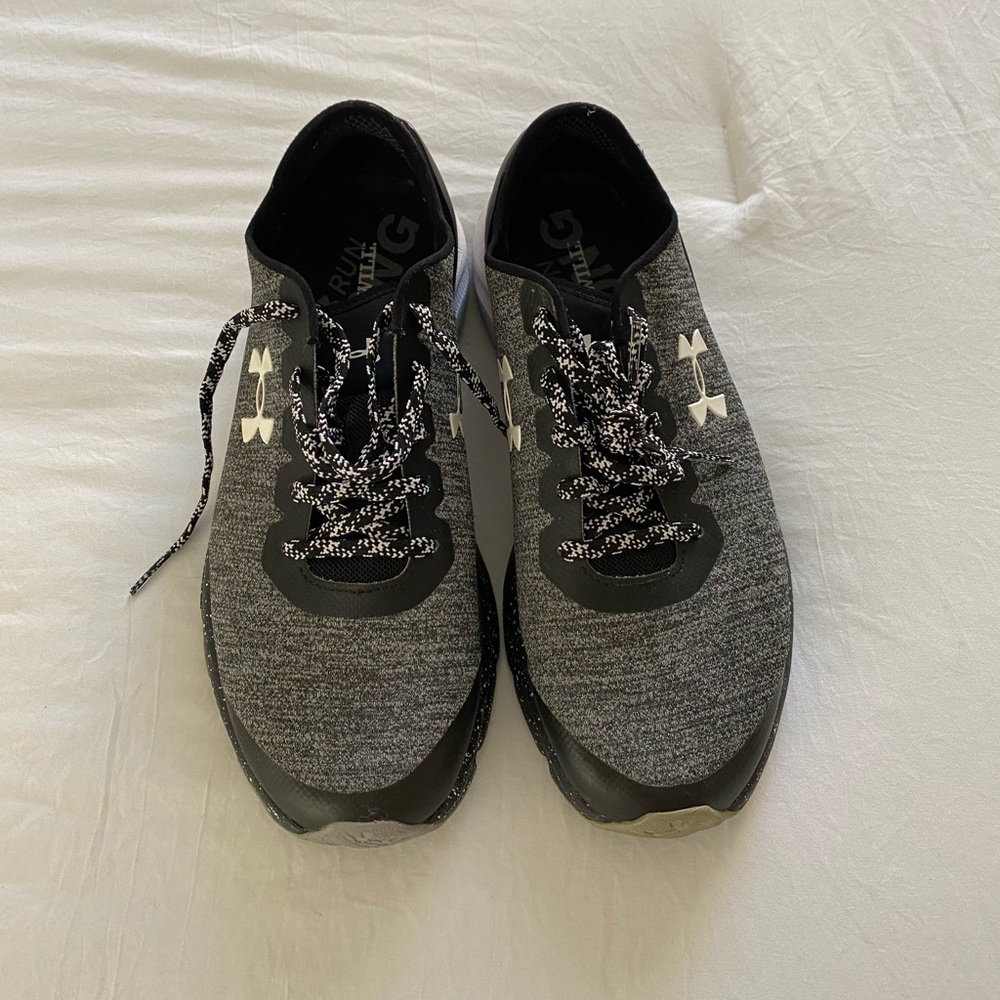 UNDER ARMOR RUNNING SHOES 8.5